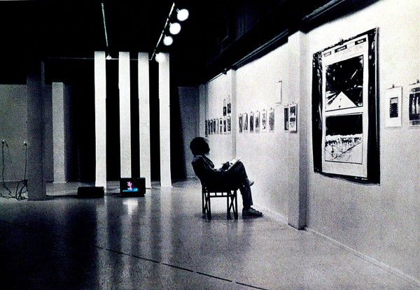 Exposición retrospectiva Santiago Punto Cero, video instalación, Galería Sur, 1983. Cortesía: Gonzalo Mezza