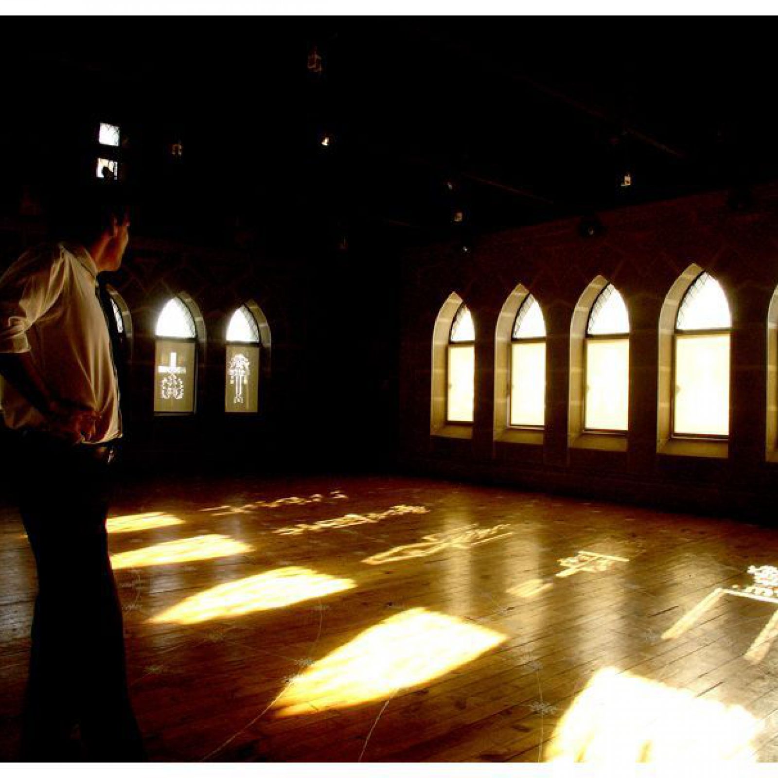 Benjamin Ossa, vista de la exposición en Salón Tudor, Santiago de Chile, 2011