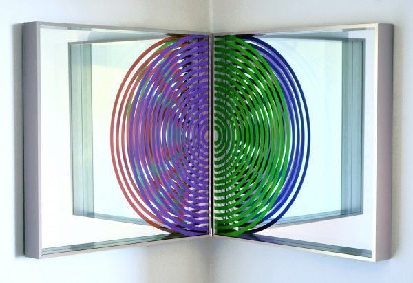 Benjamin Ossa, Vértice circular II (díptico), 2012, Vinilo mate sobre vidrio, 121 x 60,7 cm, Cortesía: Artespacio, Santiago