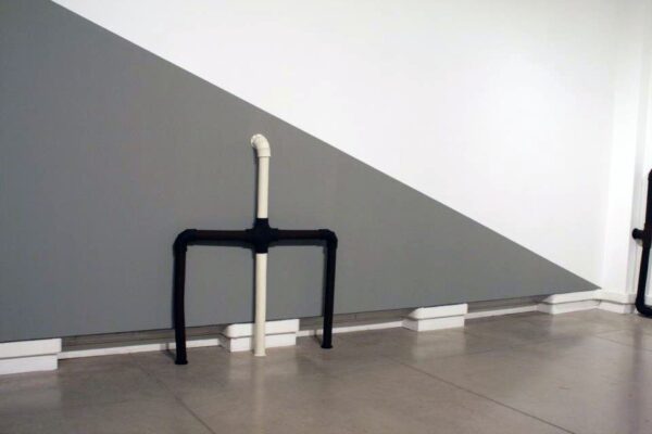 Johanna Unzueta, Ovejas Negras, 2010. Instalación. Fieltro y costura a mano. Foto cortesía Die Ecke 551910_512513318764547_612663413_n