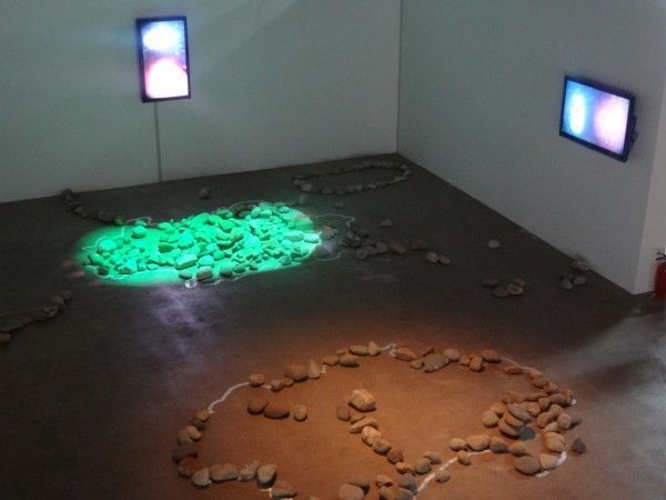 Tintin-Wulia_Nous-ne-notons-pas-les-fleurs-Gwangju-2012-Game-performance-and-installation-with-video-Dimensions-variable-Courtesy-of-the-Artist_Image6-600x450