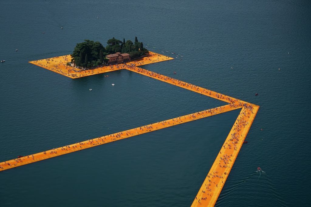 The Floating Piers, Lago Iseo, Italia, 2014-2016. Foto: Wolfgang Volz © 2016 Christo