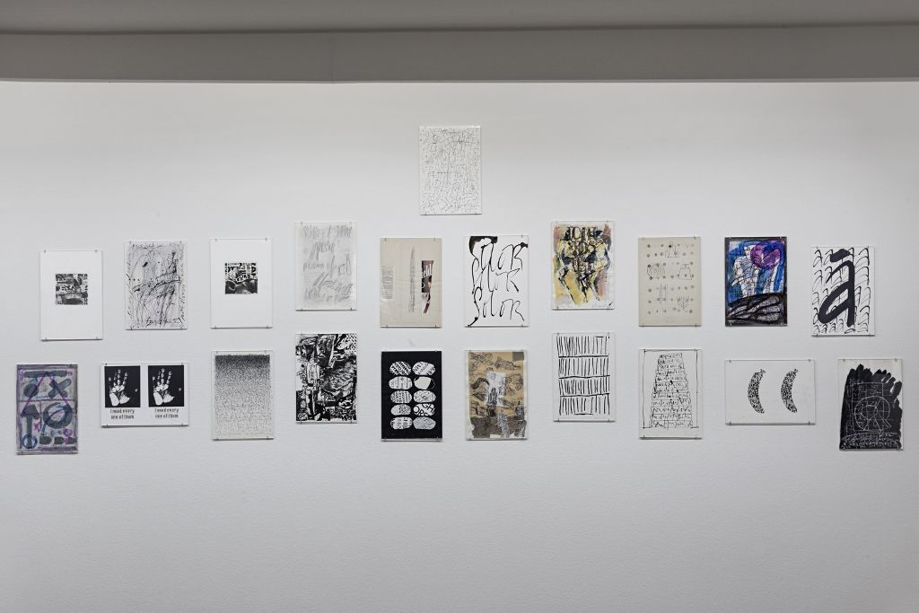 Vista de la exposición "Found Poetry", de Guillermo Deisler, en D21 Proyectos de Arte, Santiago de Chile, 2016. Cortesía de la galería
