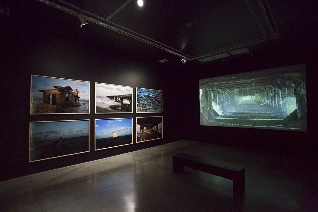María Isabel Rueda. Osucro Diario. Vista de la muestra. Museo de Arte Moderno de Medellín, Colombia, 2016. Foto cortesía de la artista.