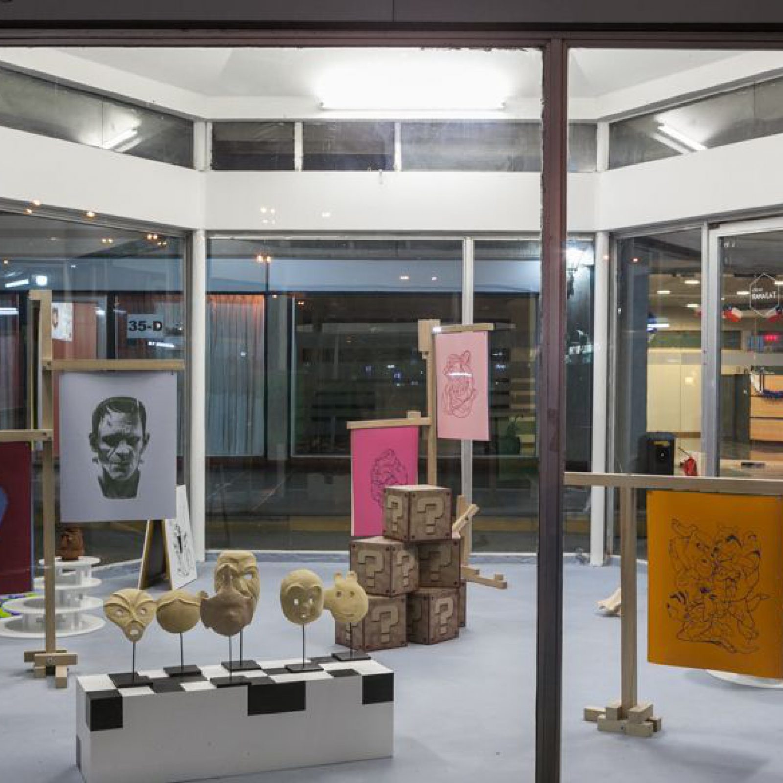 Patricio Kind. Far, Far Away. Vista de la muestra. Galería Tajamar, Santiago de Chile, 2016. Foto cortesía del artista.
