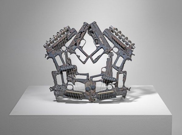 Pedro Reyes, Imagine (Doble Salterio), 2012, metal reciclado, 20 x 50 x 50 cm. Pieza única. Cortesía del artista y Lisson Gallery