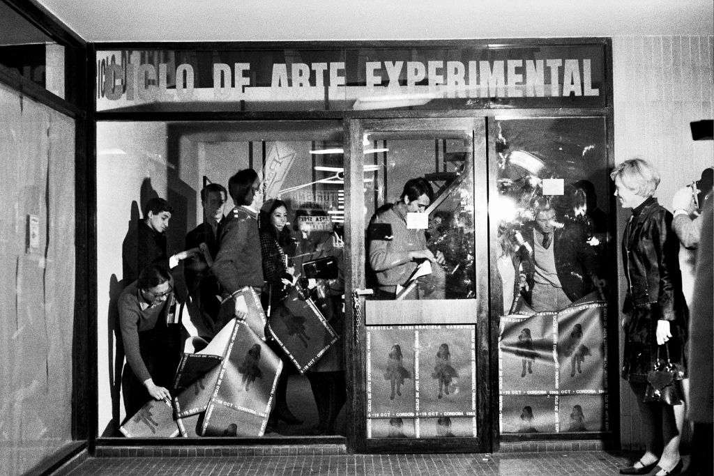 Graciela Carnevale, El Encierro, 1968. Registro de acci{on. Imagen cortesía del Hammer Museum, UCLA