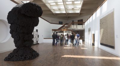 Vista de la exposición "Madre Tierra Amotinada", en el Museo de Arte Moderno de Bogotá, 2016. Cortesía: MAMBO