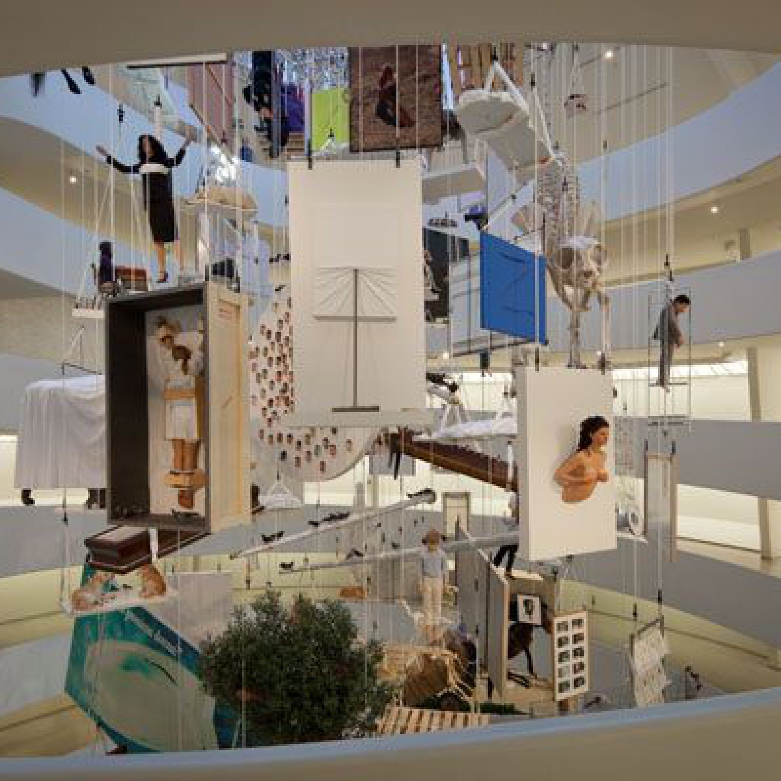 Primera Retrospectiva de Maurizio Cattelan en el Guggenheim Artishock
