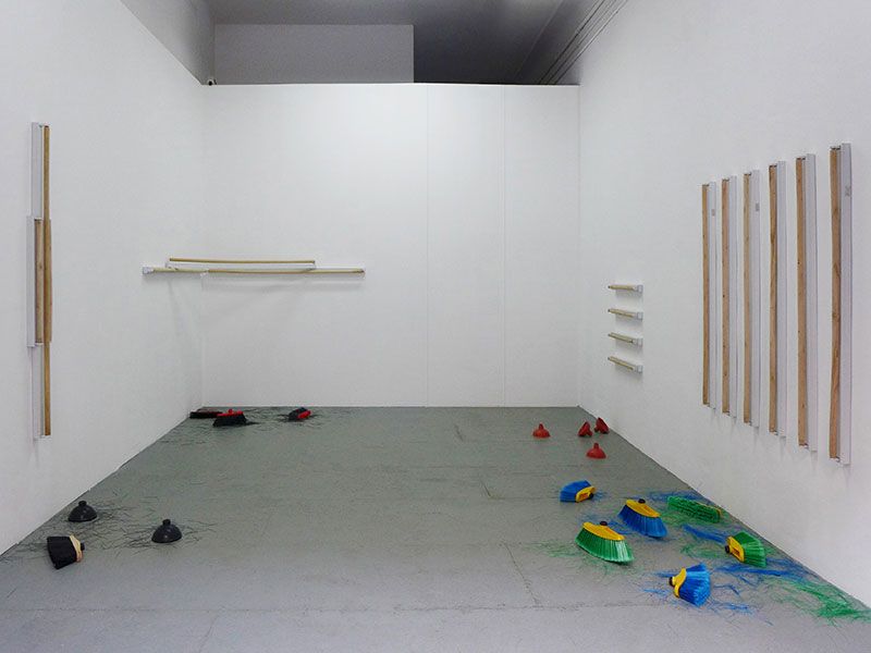 José Antonio Hernández-Diez, Chiviados. Vista de la exposición en Galeria Estrany–de la Mota, Barcelona, 2017. Cortesía de la galería