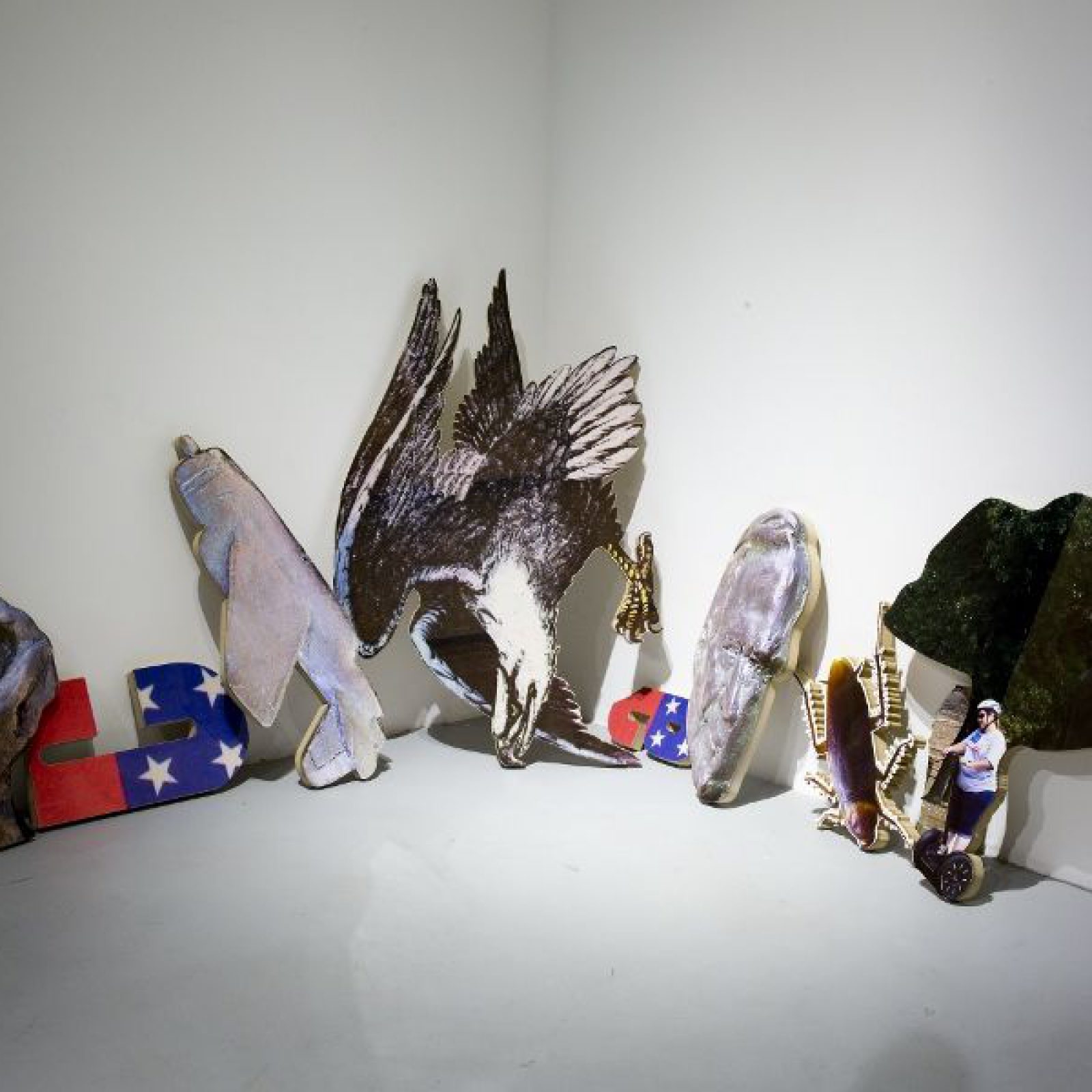 Vista de la exposición Miasma, de Yoshua Okón, en Parque Galería, Ciudad de México, 2017. Cortesía de la galería