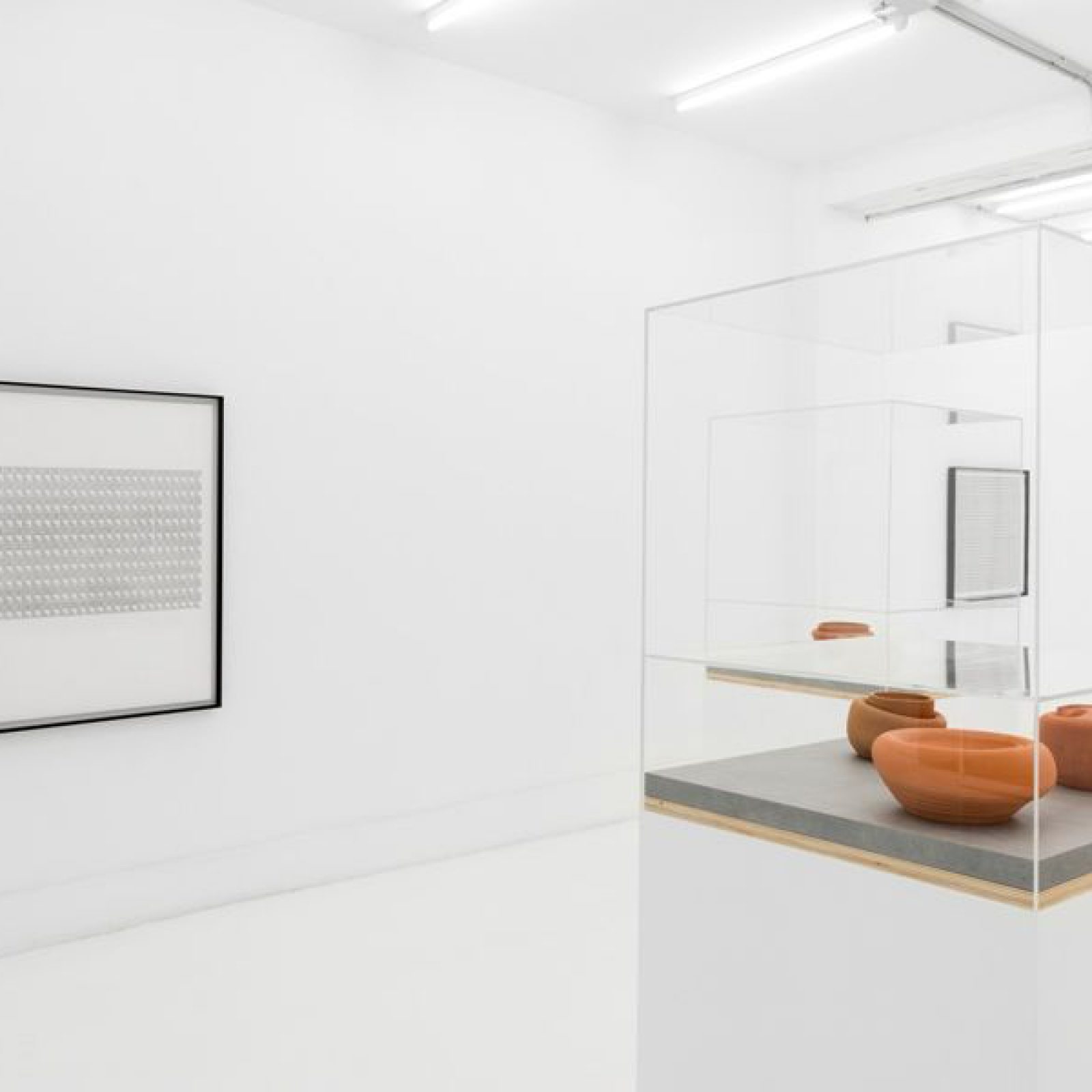 Vista de la exposición "Dos Islas Vecinas", de José Vera Matos, en la galería Casado Santapau, Madrid, 2017. Foto cortesía del artista y de la galería