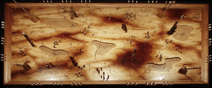 Javier Otero, Mapa de infiltración, 2015, madera, cobre, clavijeros, nylon, barniz,108 x 178 x 80 cm. Cortesía del artista 