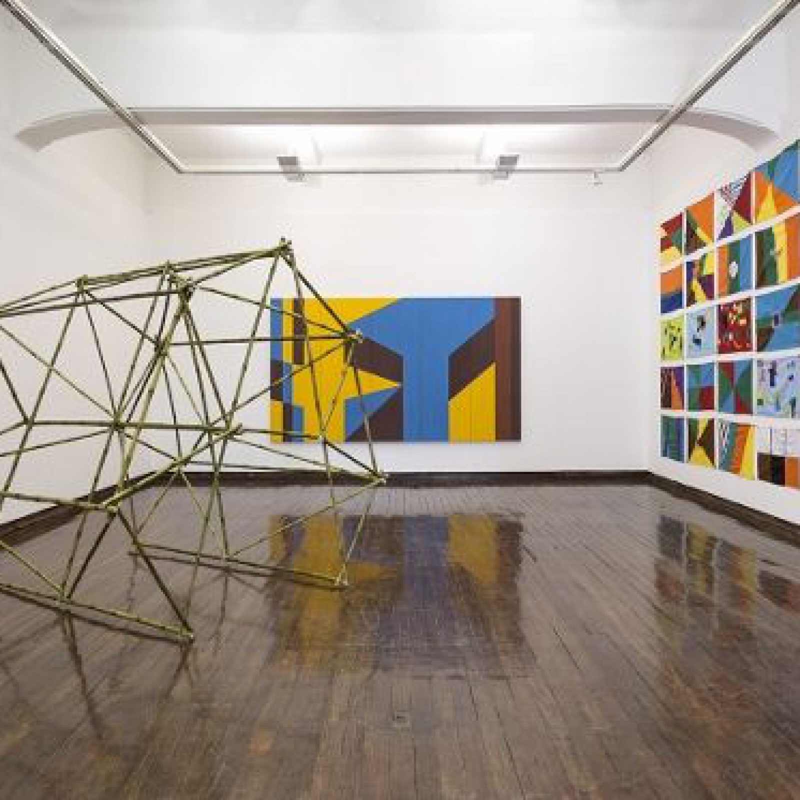 Vista de la exposición "Acción Monumenta", del Colectivo de Arte MICH, en galería Macchina, Santiago de Chile, 2017. Foto: Benjamín Matte