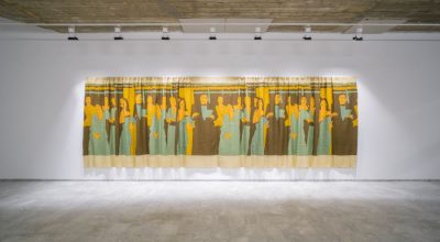 Beatriz González, Decoración de interiores, 1981, serigrafía sobre lienzo. Vista de la instalación en el Conservatorio de Atenas, Documenta 14. Foto: Mathias Völzke