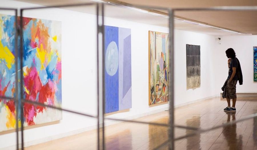 Vista de "Exposiciones Críticas. Discursos Críticos en el Arte Español, 1975-1995", en el Centro Galego de Arte Contemporánea de Santiago de Compostela, España, 2017. Foto: Per Rueda