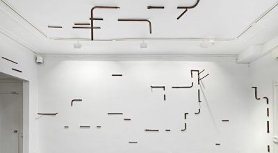 Esvin Alarcón Lam: Displacements & Reconstructions. Vista de la exposición en Henrique Faria Fine Art, Nueva York, 2017. Foto cortesía de la galería