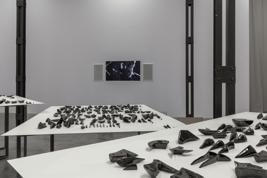 Vista de La vida en los pliegues, de Carlos Amorales. Pabell{ón de México en la 57° Bienal de Venecia, 2017. Cortesía: Pabellón Mexicano