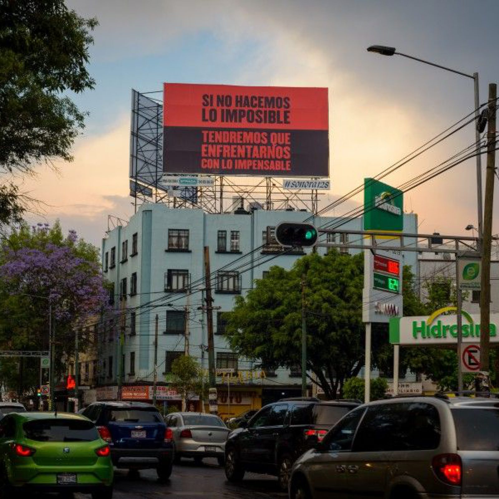 Vista de la instalación Paro general, de Minerva Cuevas, para el proyecto Sonora 128 de la galería kurimanzutto, Ciudad de México, 2017. Foto: PJ Rountree. Cortesía: kurimanzutto