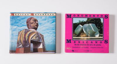 Mexican Monuments (1989) y Monumentos mexicanos (1992), de Helen Escobedo y Paolo Gori. Parte de la exhibición Monumentos, anti-monumentos y nueva escultura pública en el Museo de Arte Zapopan, Guadalajara, México. Foto: cortesía MAZ.