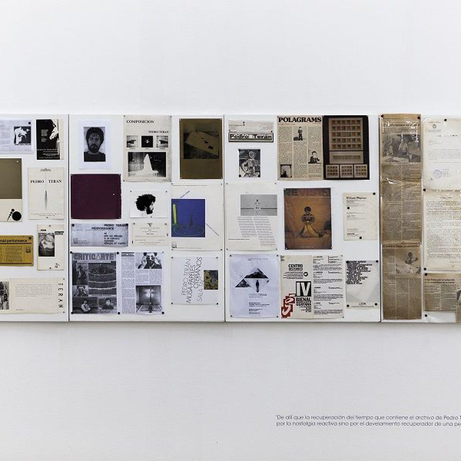 Vista de la exposición "Archivo Abierto", de Pedro Terán, en ABRA Caracas, Venezuela, 2017. Cortesía: ABRA