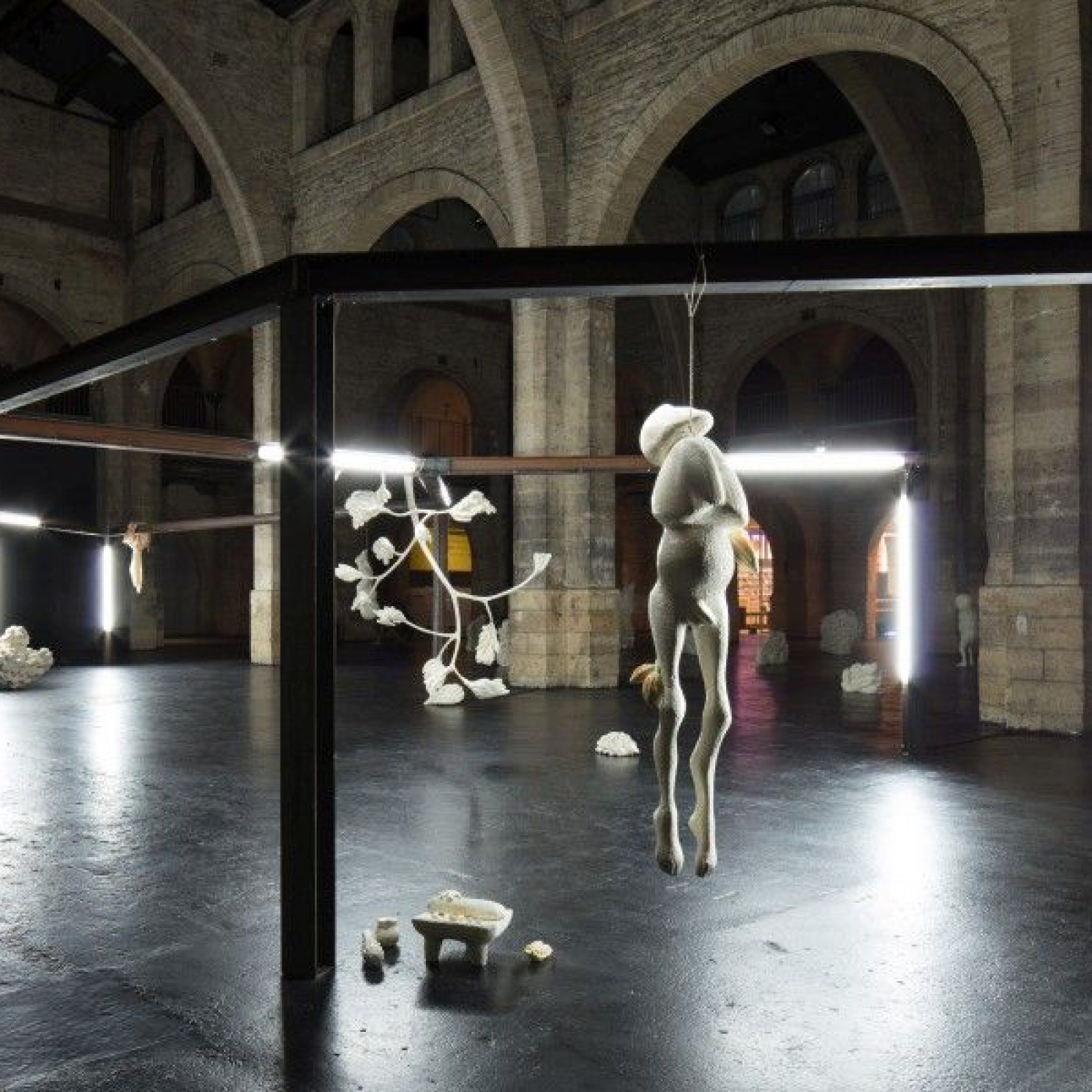 Naufus Ramírez-Figueroa, Linnæus in Tenebris, 2017. Vista de la exposición en el CAPC musée d'art contemporain de Bordeaux. Foto: Arthur Pequin
