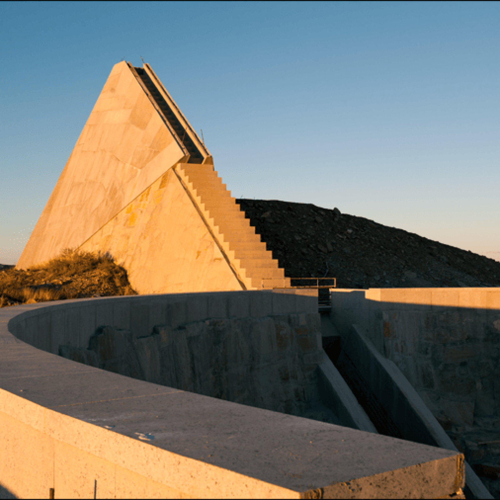 Charles_Ross_Solar_Pyramid_Star_Axis_2012