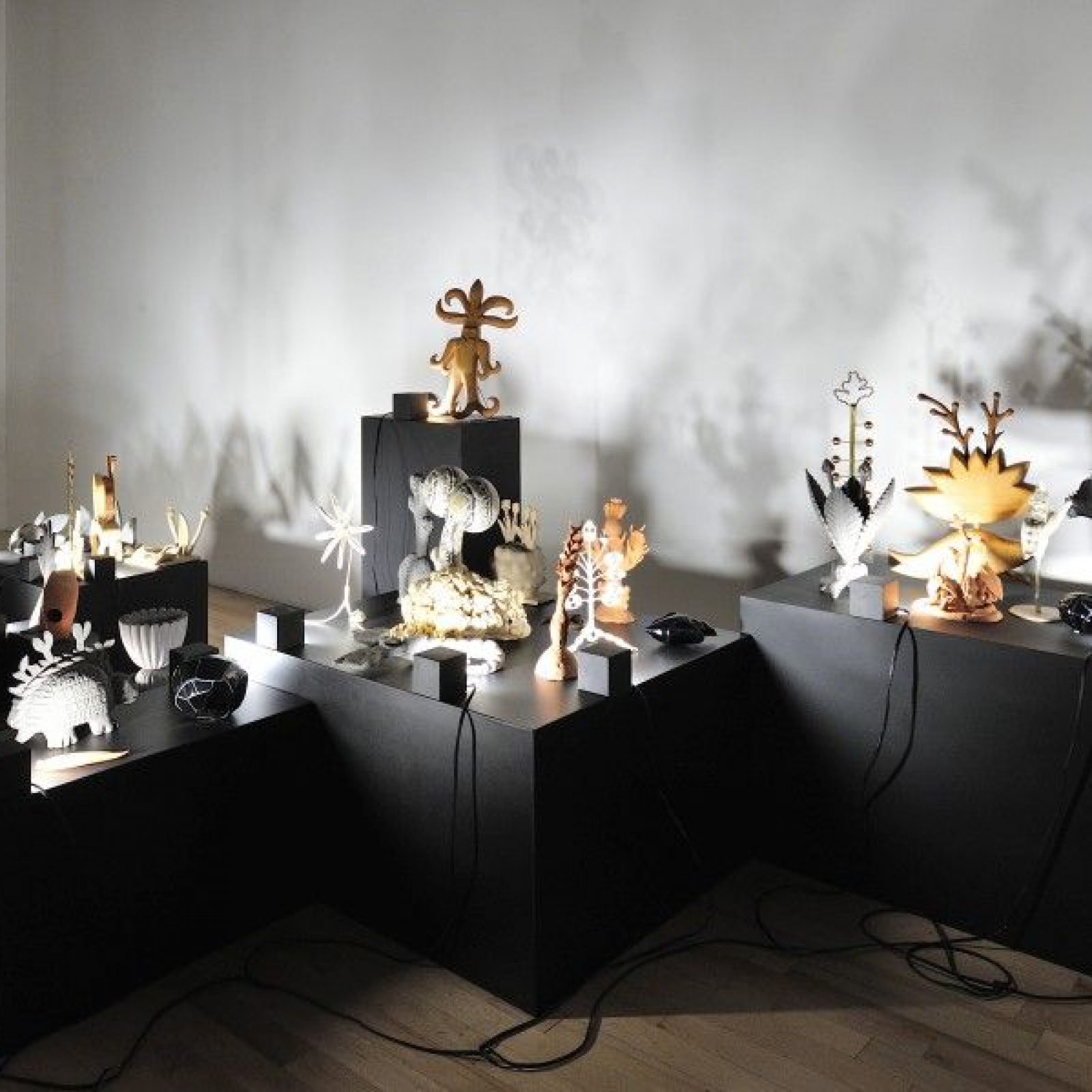 Vista de la exposición "Lecturas de un territorio fracturado. Exposición colectiva de la Colección de Arte Contemporáneo del Museo Amparo", Puebla, México, 2017. Cortesía: Museo Amparo