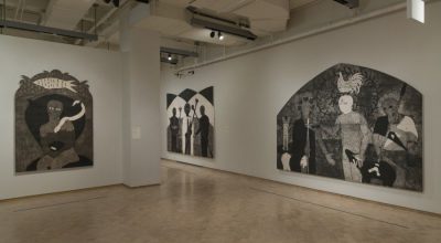 Vista de la exposición "Nkame: Una retrospectiva de la grabadora cubana Belkis Ayón", en El Museo del barrio, Nueva York, 2017. Foto: Adam Reich