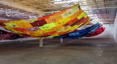 Vista de la exposición "Bara, Bara, Bara", de Pia Camil, en Dallas Contemporary, Texas, EEUU, 2017. Foto cortesía de Dallas Contemporary y la artista