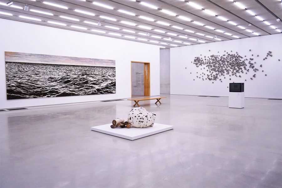 Vista de la exposición "On the Horizon: Contemporary Cuban Art from the Jorge M. Pérez Collection", en el Pérez Art Museum Miami (PAMM), 2017. Foto cortesía del PAAM