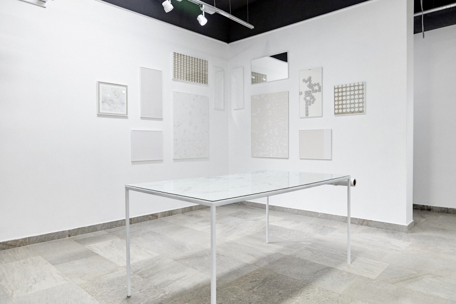 Vista de la exposición "El sentido del orden", de Luisa Granifo, en Galería NAC, Santiago de Chile, 2017. Cortesía de la artista y de la galería