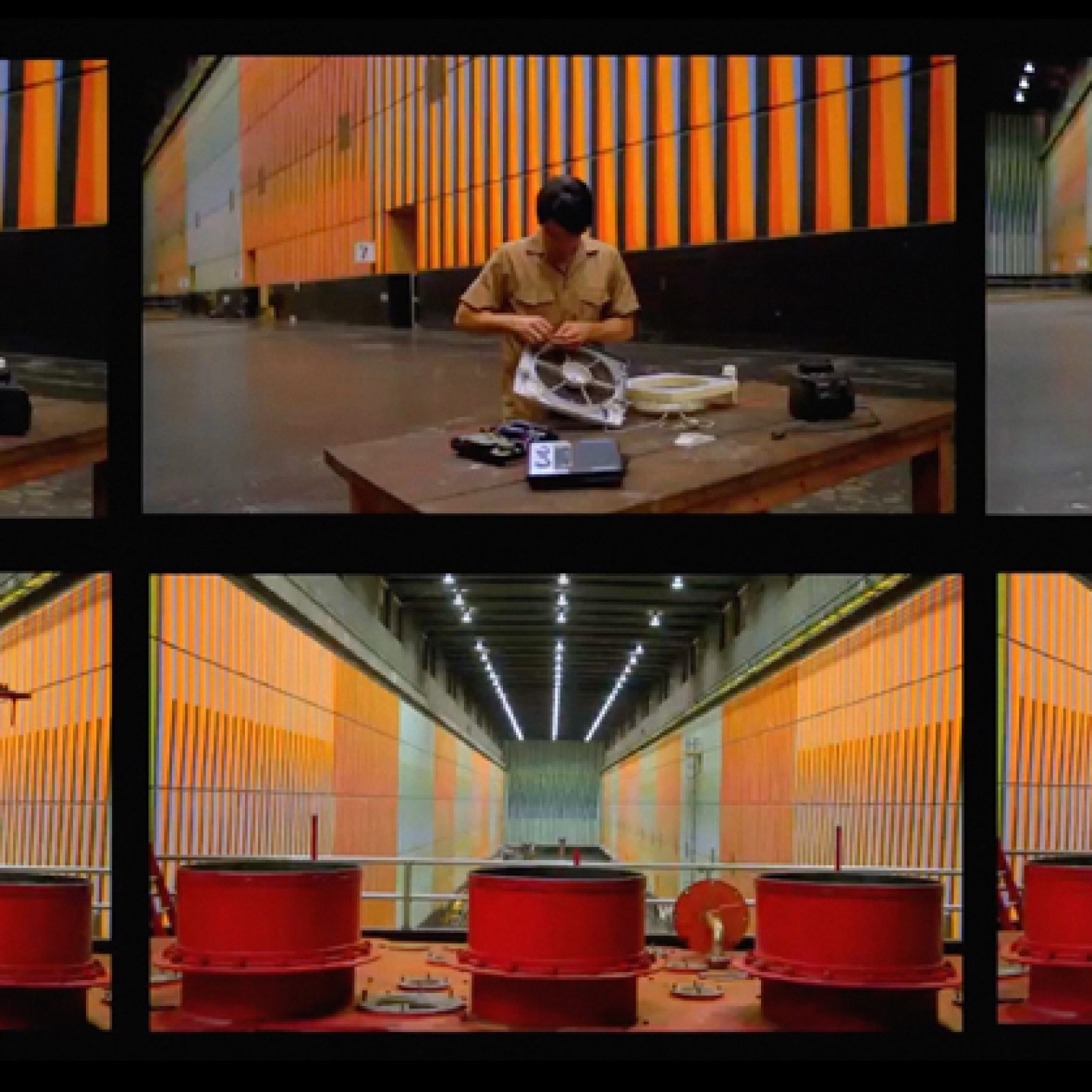 Alexander Apóstol, Contrato colectivo cromosaturado, 2012, video HD, instalación con tres pantallas, 45 min (en colaboración con Rafael Ortega). Cortesía: mor.charpentier