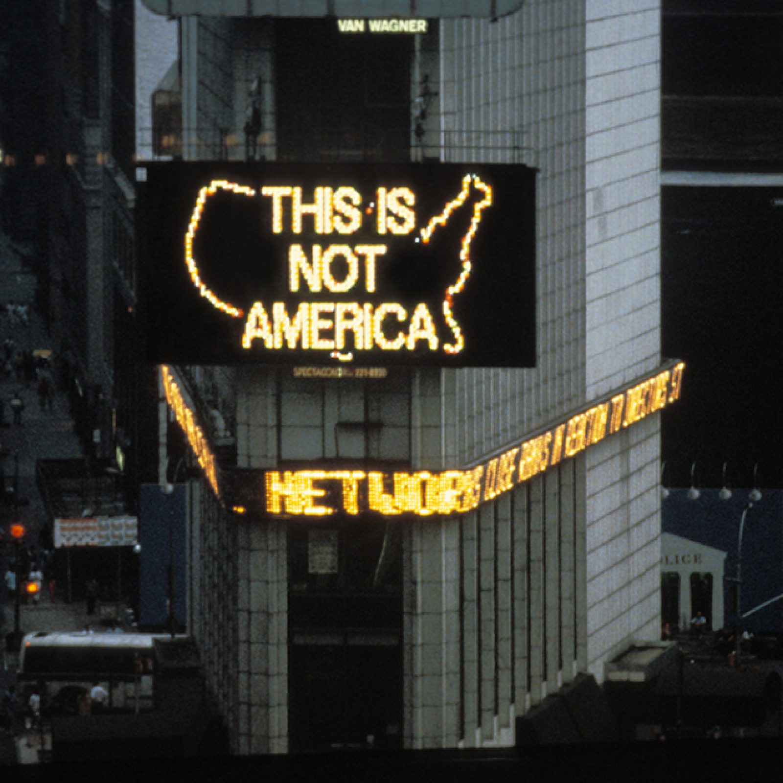 Logo for America, de Alfredo Jaar. Foto: cortesía Errante Producciones.
