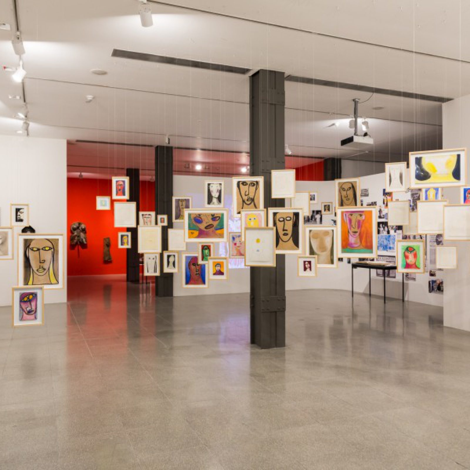 Vista de la muestra Liliana Maresca: El Ojo Avizor. Obras 1982-1994 de la artista Liliana Maresca en el Museo de Arte Moderno de Buenos Aires, Argentina. Foto: cortesía MAMBA.