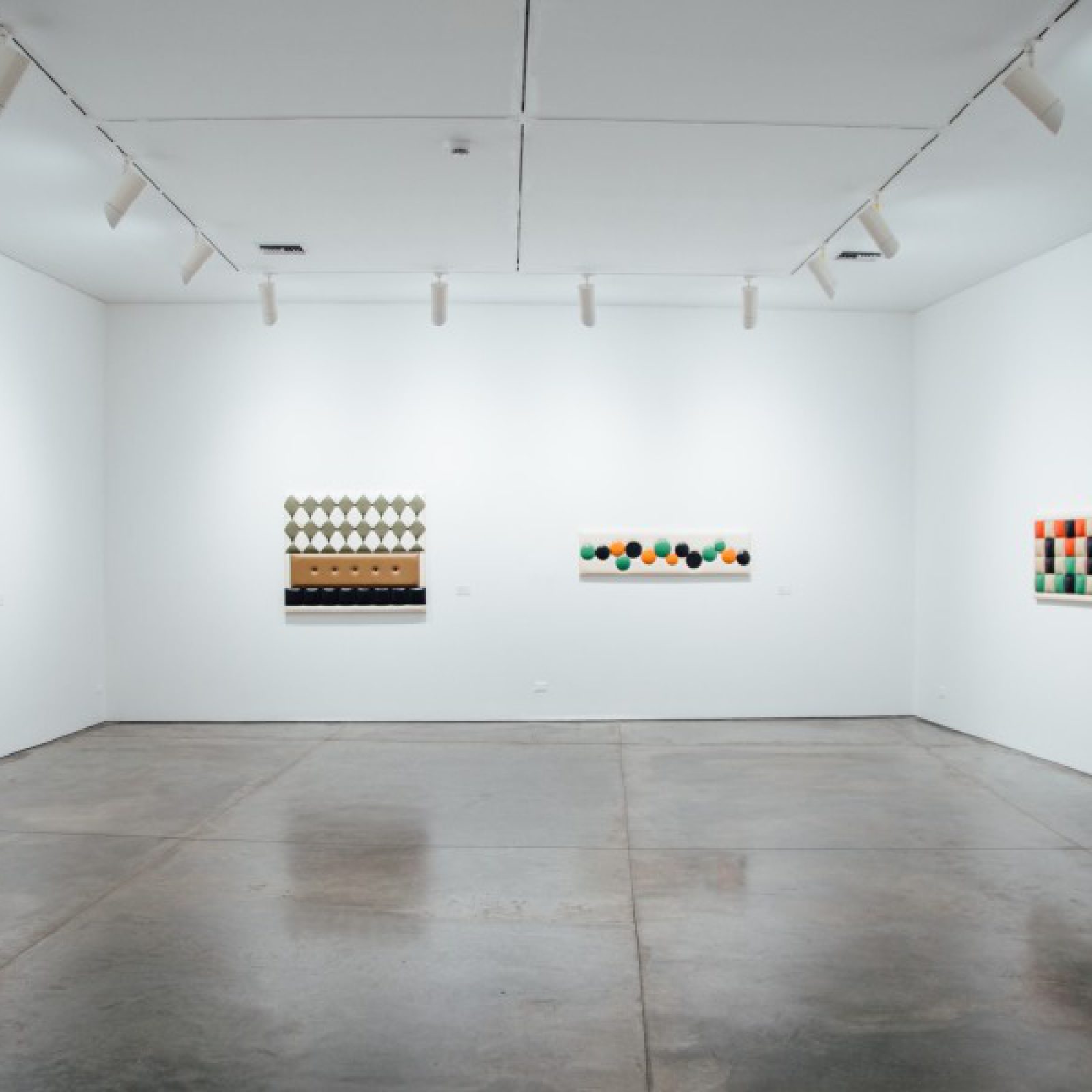 Vista de la exposición "Arte Blando", de Leonel Estrada, en el Museo de Arte Moderno de Medellín (MAMM), 2017. Foto cortesía de MAMM
