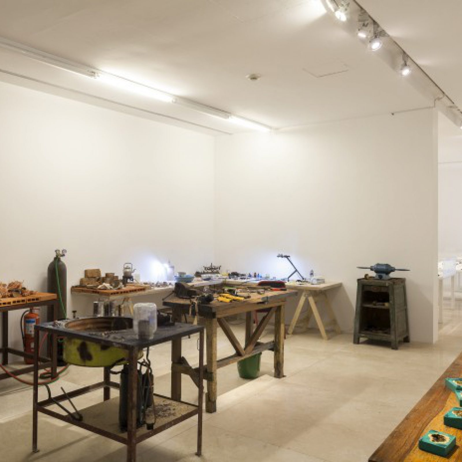 Vista de la exposición "Estados Nativos", de Ximena Garrido-Lecca, en el MALBA, Buenos Aires, 2017. Foto: Javier Agustín Rojas
