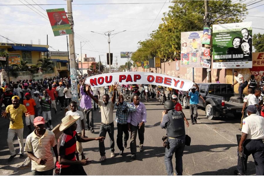 Imagen destacada: Frente 3 de Fevereiro, Nou Pap Obeyi [No Vamos a Obedecer], acción, 2015. Foto: Daniel Lima.