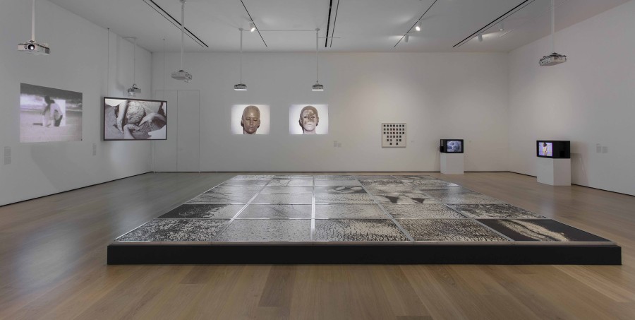 Vista de la exposición Radical Women: Latin American Art, 1960-1985. Sección "Body Landscape". Hammer Museum, Los Angeles, 2017. Foto: Brian Forrest