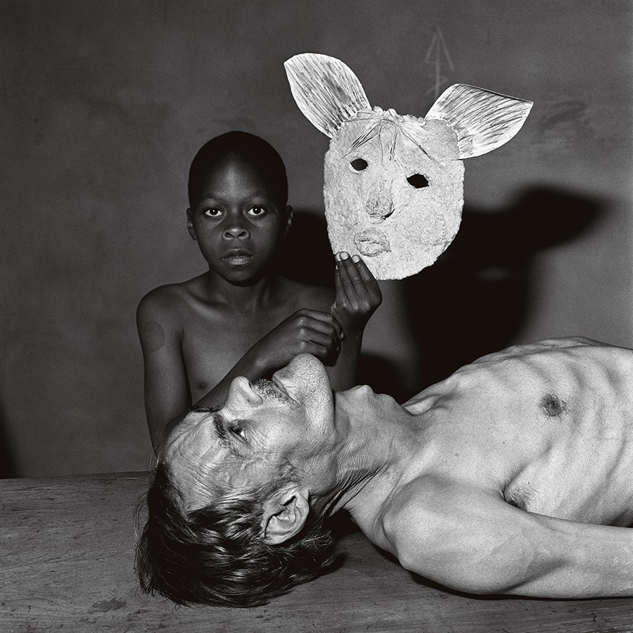 Tommy, Samson and a Mask (2000) © Roger Ballen. Photo: courtesy of the artist.