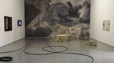 Vista de la exposición "Los Cimientos, los Pilares y el Firmamento", en el Museo de Arte Contemporáneo (MAC), Santiago de Chile, 2017. Cortesía: Prensa MAC