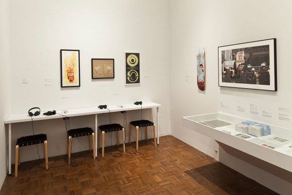 Public Collectors, Malachi Ritscher, 2014. Vista de la instalación en la Bienal de Whitney, 2014. Foto: Sheldan C. Collins
