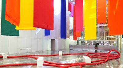 Vista de la exposición de Sheila Hicks en el Museo Amparo, Puebla, México, 2017. Foto cortesía del museo