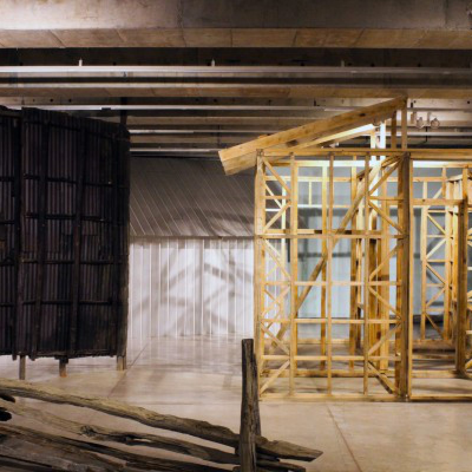 Vista de la exhibición Housing in Amplitude, de Sebastián Preece y Olaf Holzapfel, en el MAC. Foto: Lily Elizondo