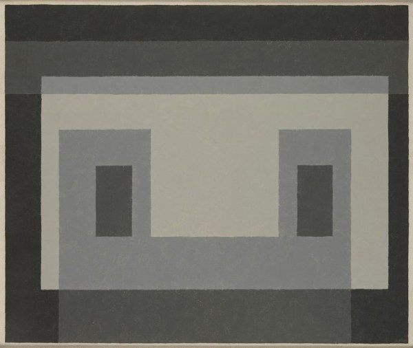 Josef Albers, Variant / Adobe: ''Gray Facade'', 1947-54, óleo sobre masonite, 55.9 x 66 cm. Cortesía: Waddington Custot Galleries