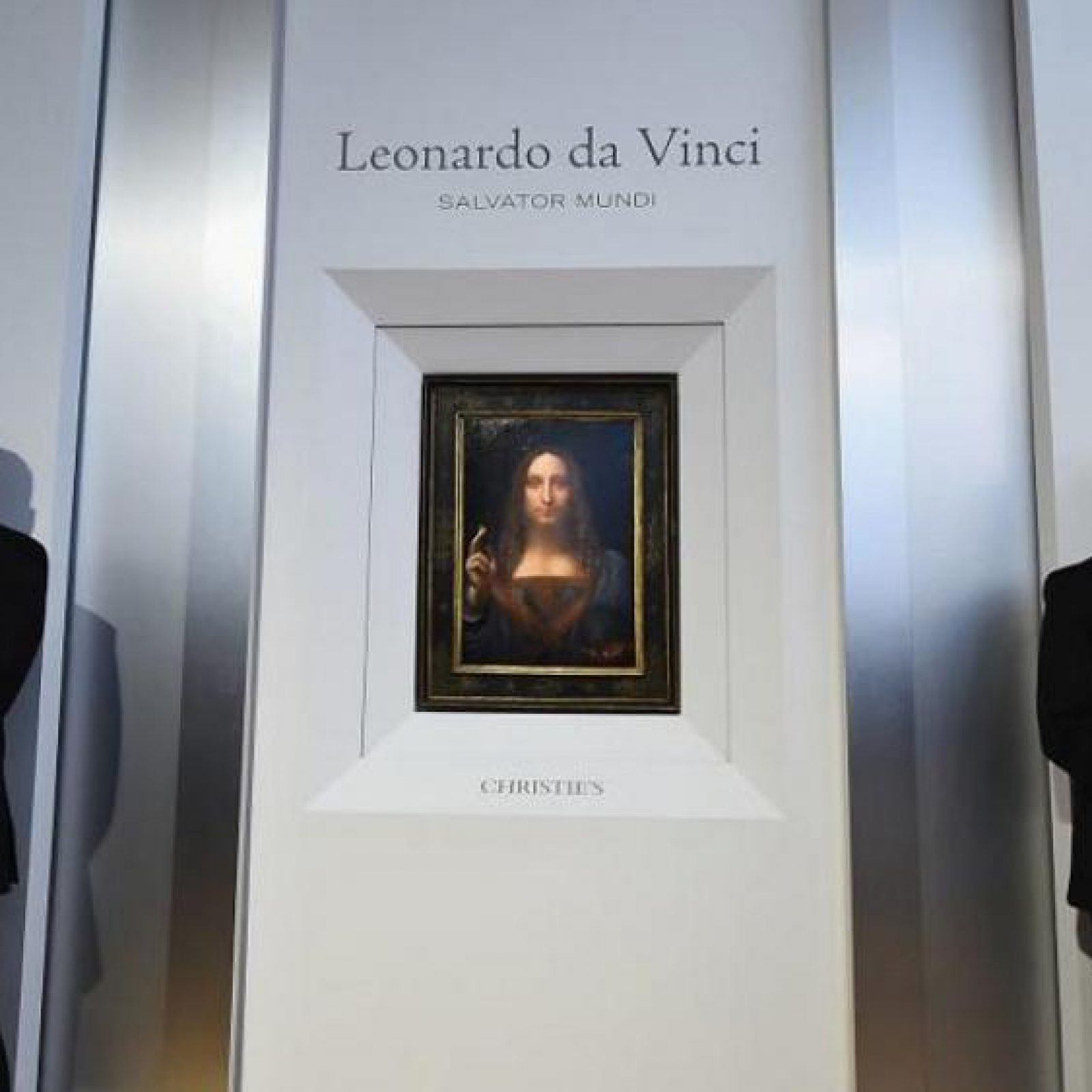 Salvator Mundi, un excepcional óleo del maestro renacentista Leonardo da Vinci, se remató anoche en una subasta de la casa Christie’s de Nueva York por la cifra récord de 450,3 millones de dólares