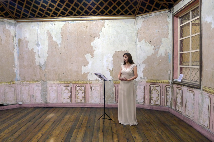 Opera Onowoka (2014), de Saskia Calderón, performance y pieza sonora que le valió a la artista ecuatoriana el primer premio otorgado por la bienal. Foto: Pablo León de la Barra