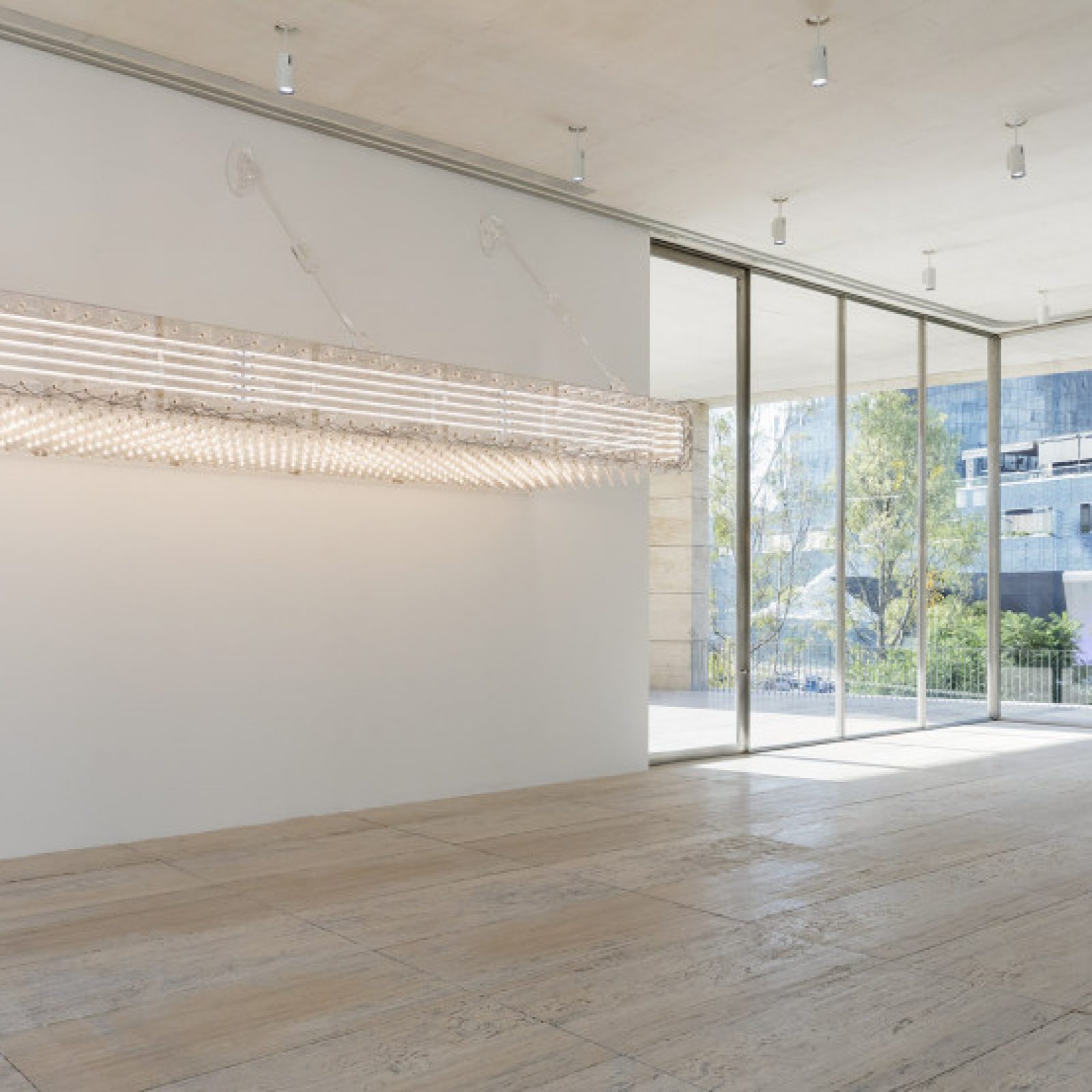 Vista de la muestra La levadura y el anfitrión de Philippe Parreno en Museo Jumex, Ciudad de México. Foto: Andrea Rossetti, cortesía del museo.