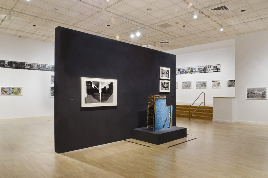 Vista de la exposición "Gordon Matta-Clark: Anarchitect", en el Bronx Museum of Art, Nueva York, 2017. Foto: Stefan Hagen