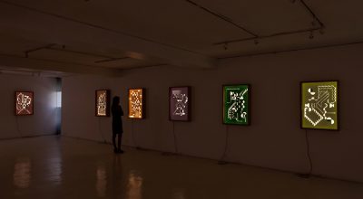 Vista de la muestra Dibujos de Luz de Benjamín Ossa en Galería Artespacio, Santiago de Chile. Foto: Sebastián Mejía, cortesía del artista.